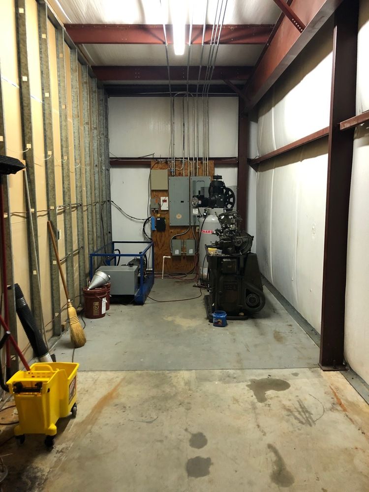 I-35 Office Warehouse 6,000 SF HEAT/AC: 170 Cain Dr, Haysville, KS 67060